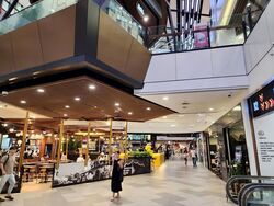 Great World City (D9), Retail #639392011